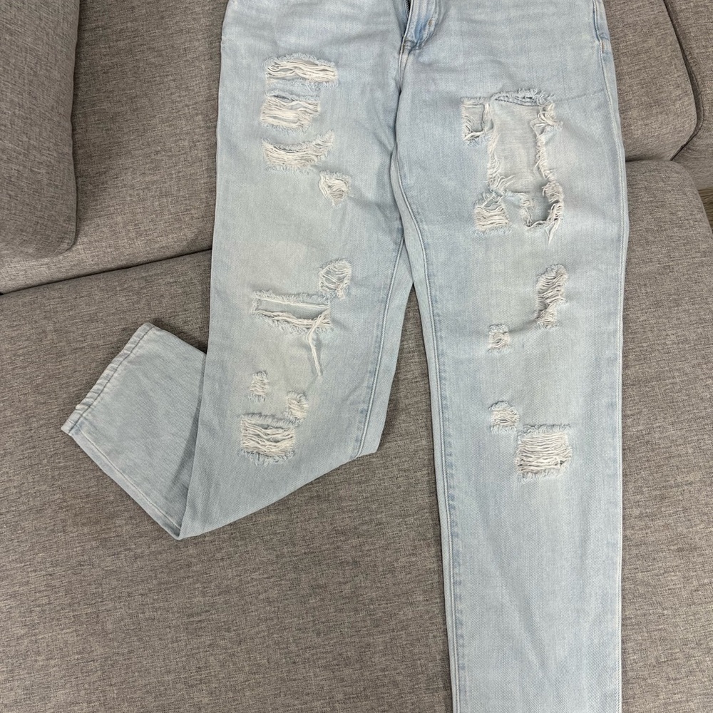 Distressed light Jeans size 4-6 forever 21 regular fit
